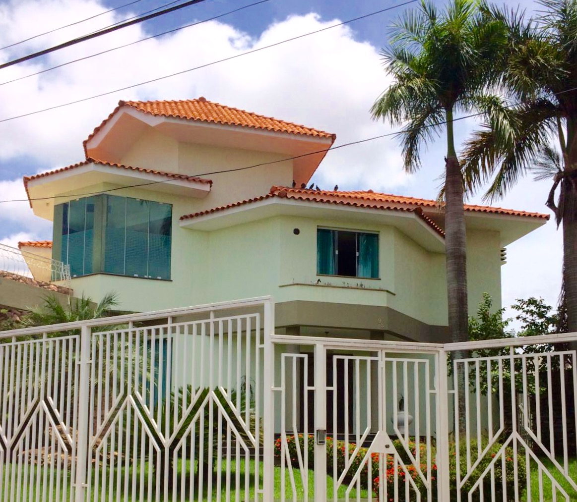 Vende-se: Casa Alto padrão – Condomínio fechado Villa Felice – Bairro Jardim Itália – Cuiabá