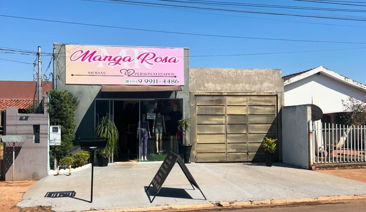 Casa com ponto comercial em frente