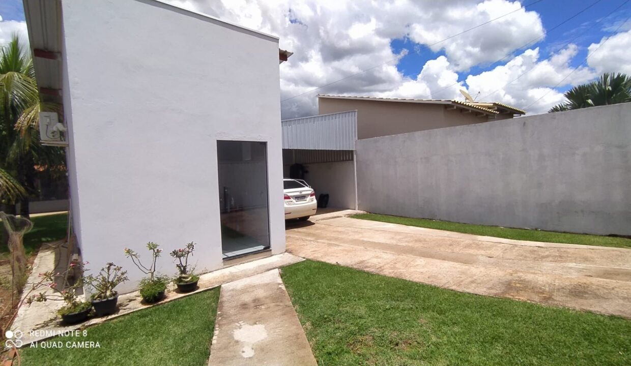 Comodo avulso frente imóvel