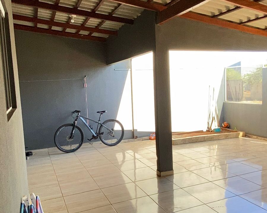 Garagem coberta e Varanda