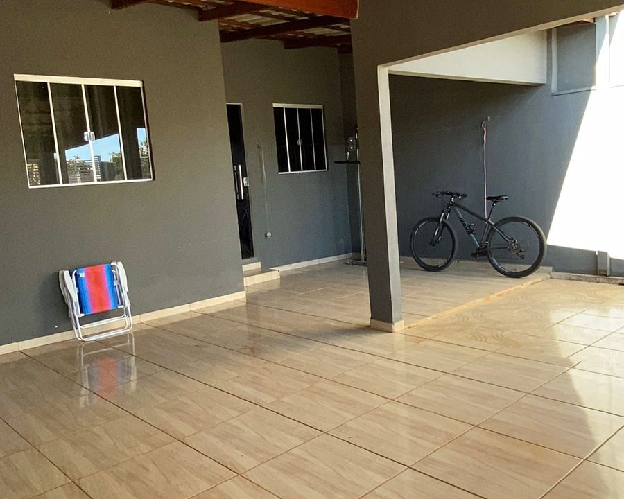 Garagem coberta e Varanda