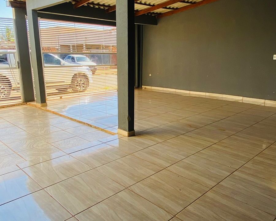 Garagem coberta e Varanda