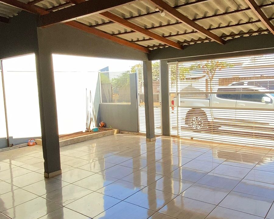 Garagem coberta e Varanda
