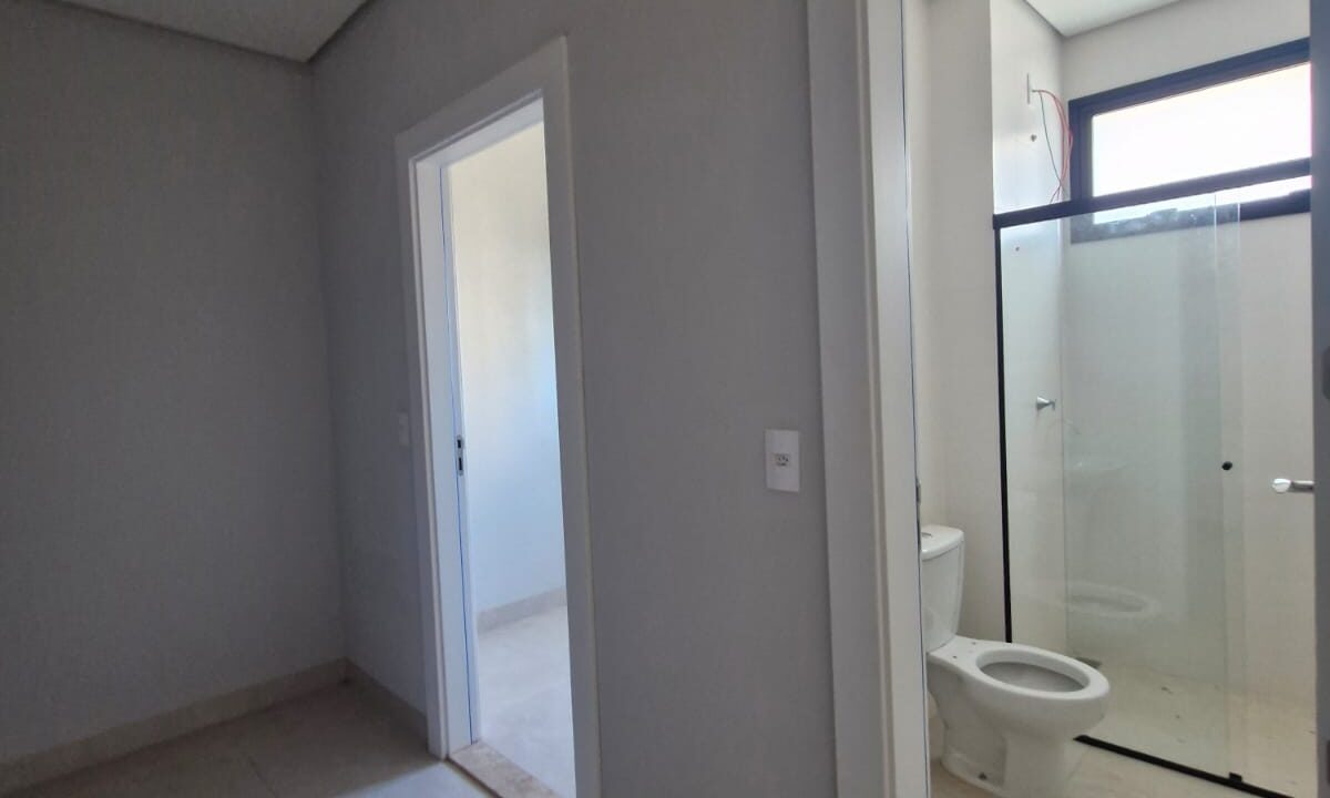 Dormitório e Banheiro de serviço