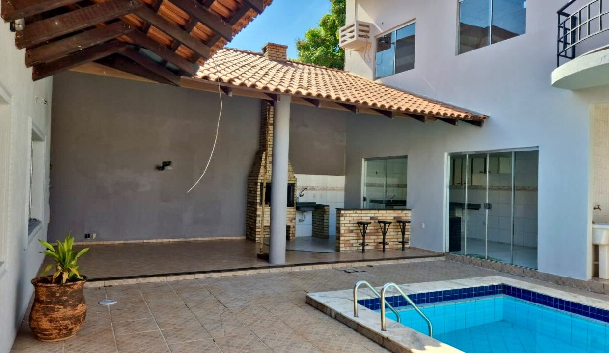 Churrasqueira + Piscina